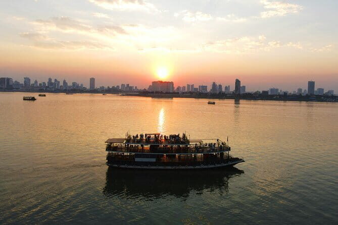 Buffet Dinner Cruise Experience with Live Music - An In-Depth Look at the Experience