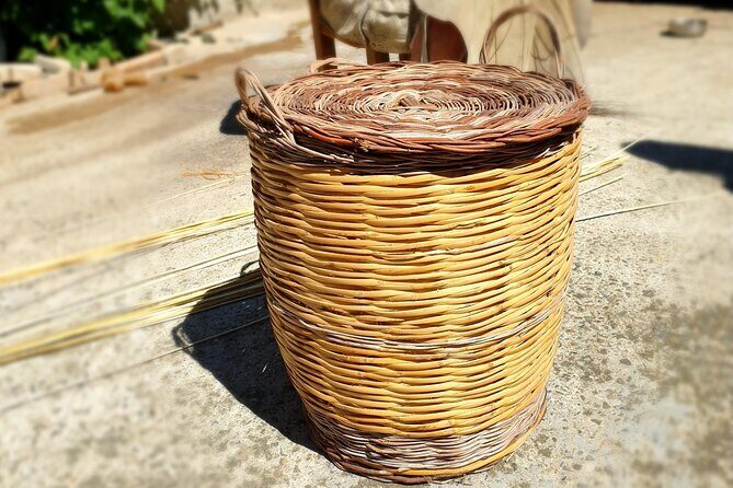 Build a typical Sardinian basket with your hands - From Raw Material to Artistic Creation