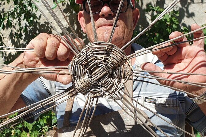 Build a typical Sardinian basket with your hands - The Sum Up