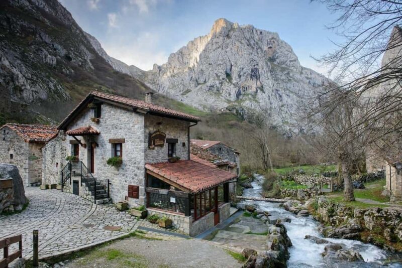 Bulnes: Excursion with funicular and Cabrales cheese cave in the Picos de Europa - Key Points