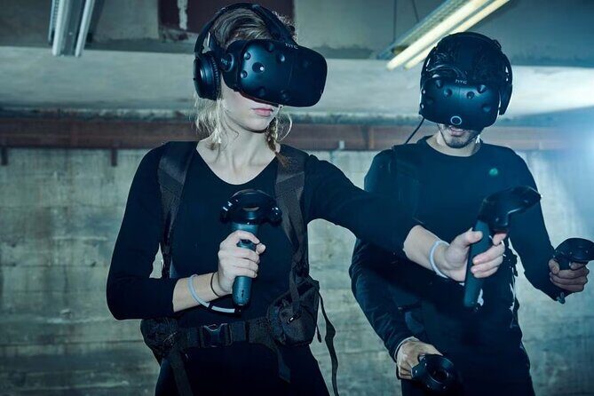 Bundle: 1 hour Axe Throwing+ 1 hour VR Escape Game - A Unique Miami Adventure: Axe Throwing and VR Escape Games in One Package