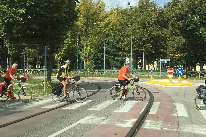 By bike on the Liberty Bridge - An In-Depth Look at the Experience