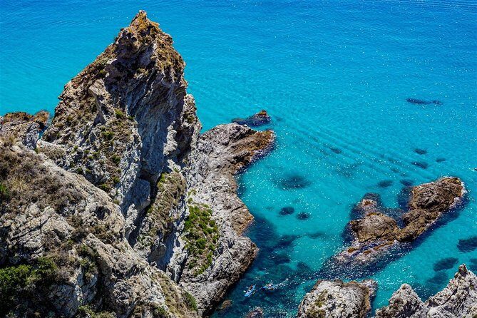By boat between the sea and the most beautiful beaches! Capo Vaticano - Tropea - Briatico - The Skipper and Service