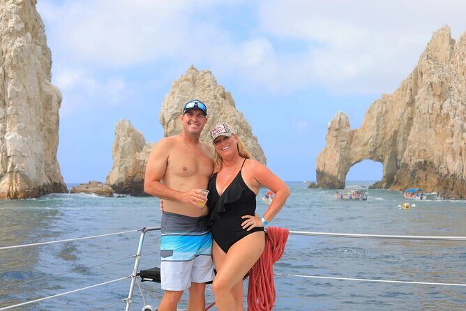 Cabo Catamaran Tour: Snorkeling & Unlimited Drinks Included - Group Size and Atmosphere