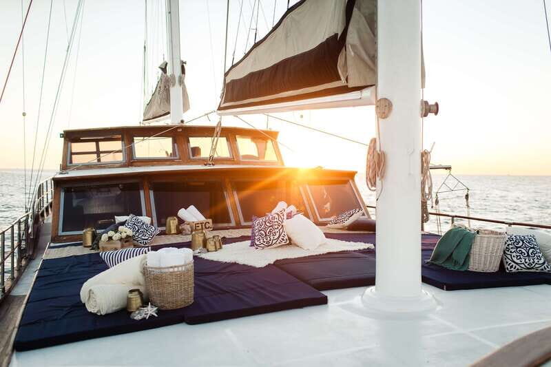 Cabo: Luxury Yacht Snorkel Cruise with Lunch and Open Bar - The Vessel: Tu Enamorado