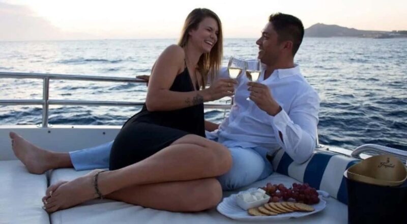 Cabo San Lucas: Romantic Dinner on a Private Yacht - Key Points