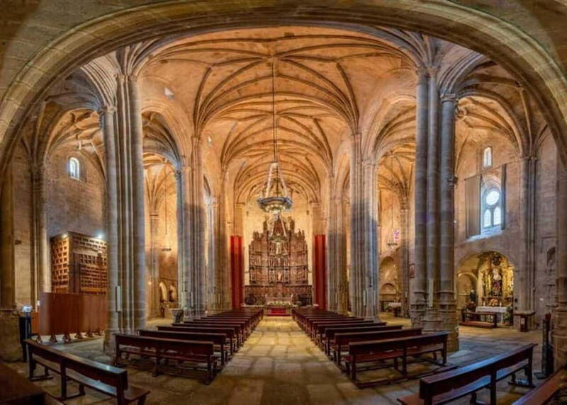Cáceres: Cáceres Co-cathedral Night Visit - The Experience in Detail