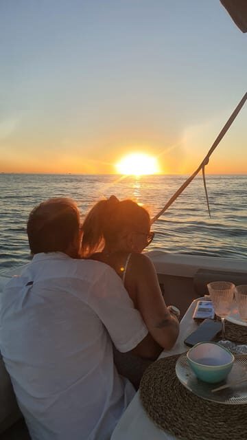 Cadiz Bay: Sunset boat tour "Fall in Love" - Key Points