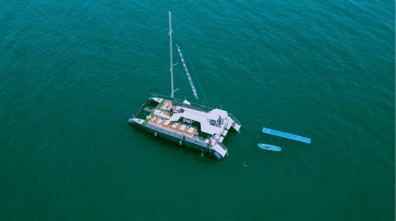 Cadiz capital:Catamarán Experience paseo con baño y almuerzo - Key Points