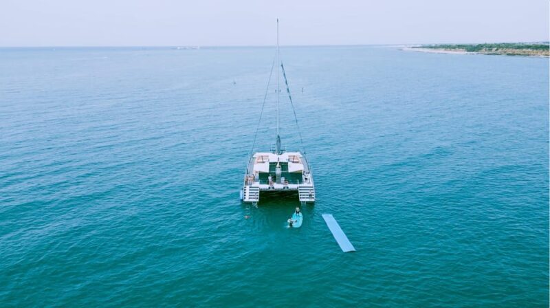 Cadiz capital:Catamarán Experience paseo con baño y almuerzo - FAQs