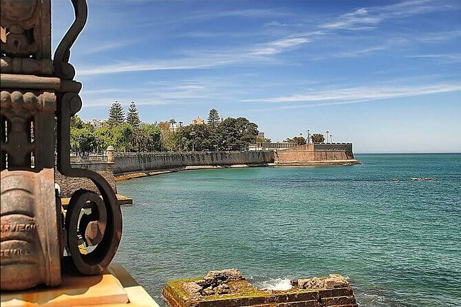 Cadiz Shore Excursion: Scenic & walking tour with cheese and sherry tasting - Tasting the Flavors of Cádiz