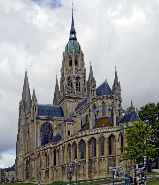 Caen: Guided Tour of Caen and Bayeux - Introduction