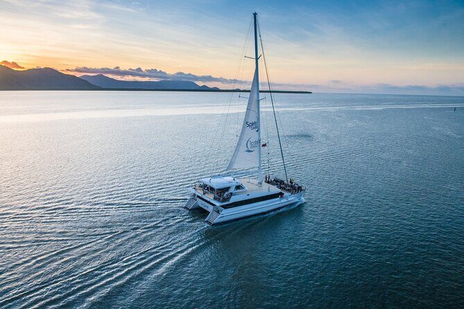 Cairns Catamaran Harbour and Dinner Cruise - Key Points