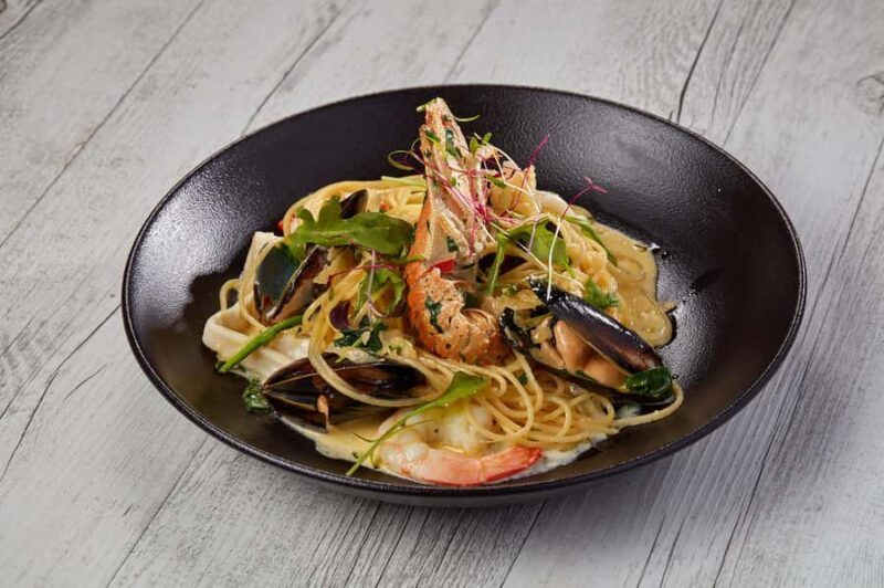 Cairns: Night at the Aquarium Guided Tour - Who Should Consider This Tour?