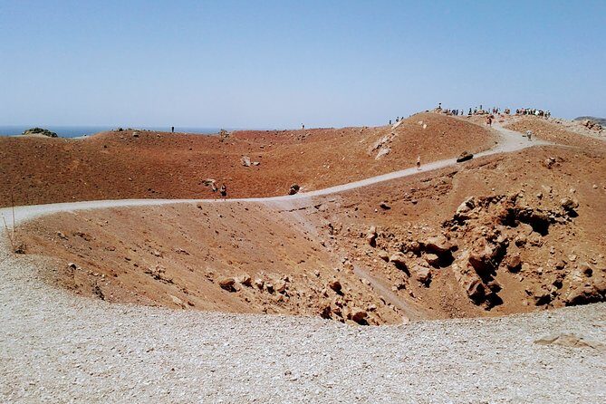 Caldera Private Cruise & Volcano Hike - Who Should Consider This Tour?