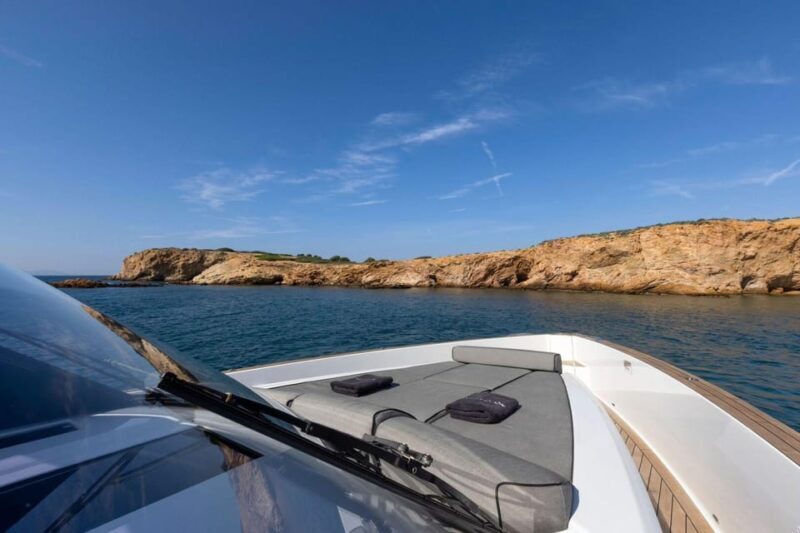 Caldera Private Cruise with Luxury Fjord 52 Motor Yacht - Key Points