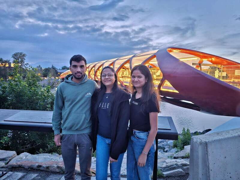 Calgary City Tour & Yamnuska Wolfdog Sanctuary Private Tour - Key Points