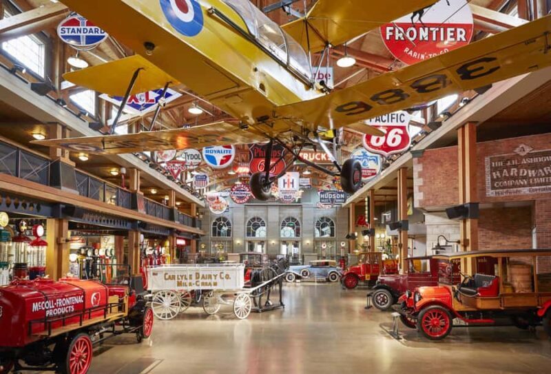 Calgary: Guided Couple City Tour with Stops for Photos - The End Point: Calgary Tower