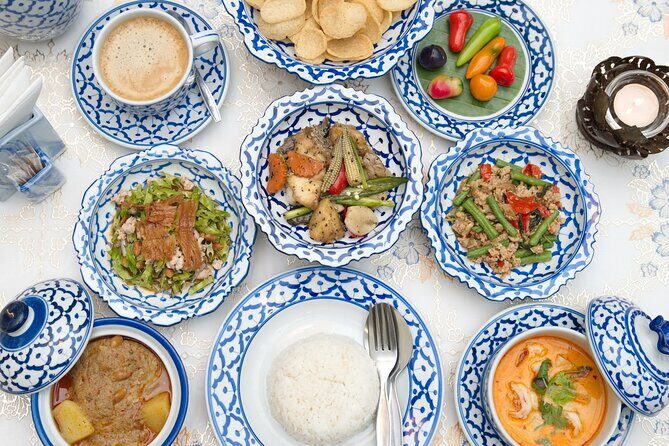 Calypso Dinner with Thai Classical Dance and Cabaret show - What To Expect at Calypso Cabaret Dinner & Show