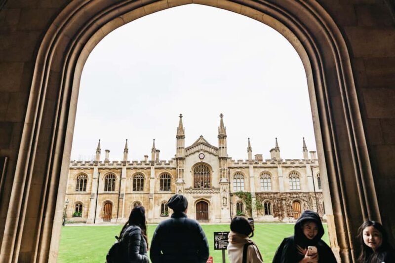 Cambridge: Alumni-led Walking Tour w/opt King's Chapel - Key Points