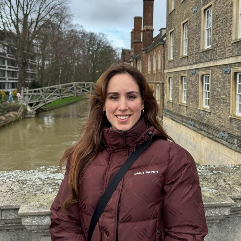 Cambridge: Alumni-led Walking Tour w/opt King's Chapel - An In-Depth Look at the Cambridge Alumni-Led Walking Tour