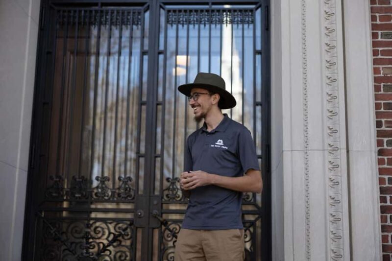 Cambridge: Harvard University Walking Tour with T-Shirt - Key Points