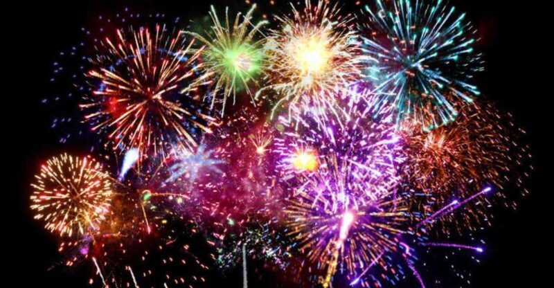 Cambrils: Evening Cruise with Fireworks Display and Drinks - The Experience in Detail