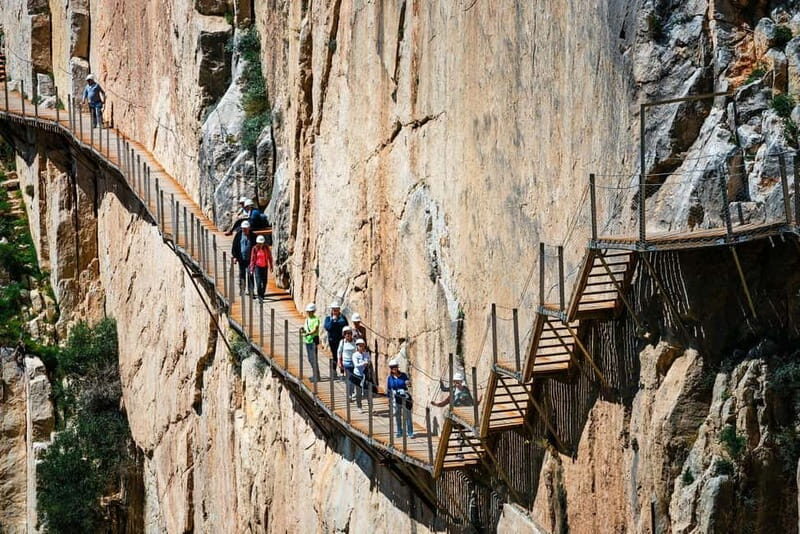 CAMINITO DEL REY: Guided tour + shuttle bus + gastronomic experience. - Key Points