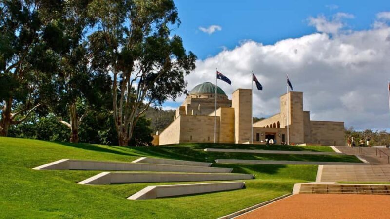 Canberra: City Highlights Day Tour with Entrance Fees - Key Points