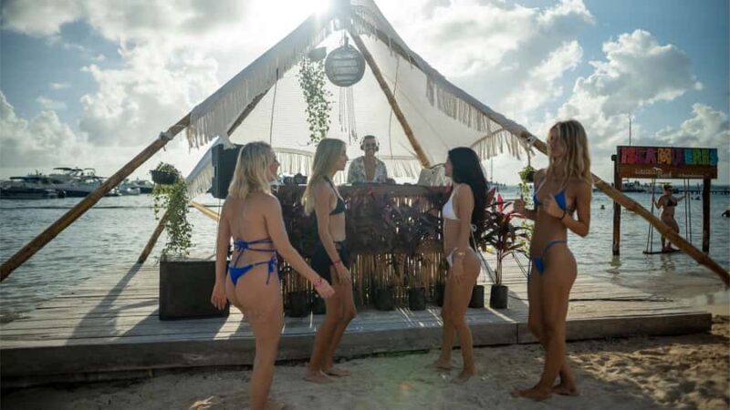 Cancún: Catamaran Tour to Isla Mujeres with Open Bar & Lunch - FAQ