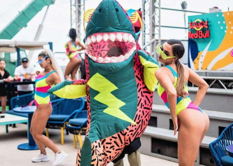 Cancún: Coco Bongo Beach Party Experience - Food and Drinks: A Mixed Bag