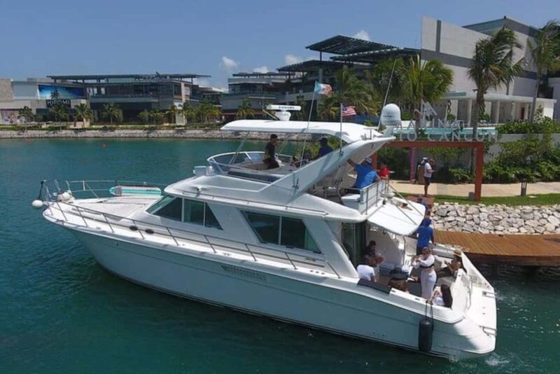 Cancun: Luxury Yacht Tour to Isla Mujeres Chef #GMBSR55FUN - Key Points