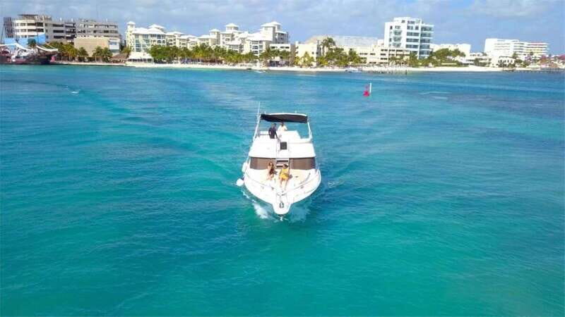 Cancun: Private Luxury 46-Feet Flybridge Yacht Cruise - The Experience on Board