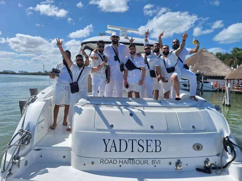 Cancun private yacht Sea Ray Sundancer 60 feet - What’s Included and What to Expect