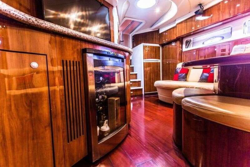 Cancun private yacht Sea Ray Sundancer 60 feet - FAQ