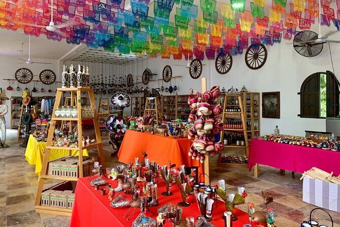 Cancun Shopping Tour with Cancun Viewpoint and Puerto Cancun Mall - FAQs