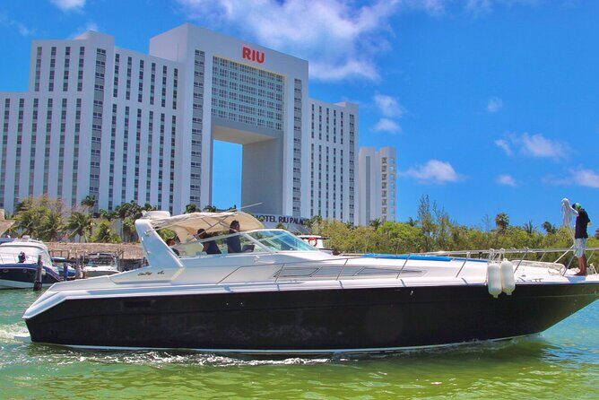 Cancun yachts rental BEATIFUL YACHT 46FT, 15 PAX MAX 25P6 - Exploring the Experience: What to Expect on the Yacht