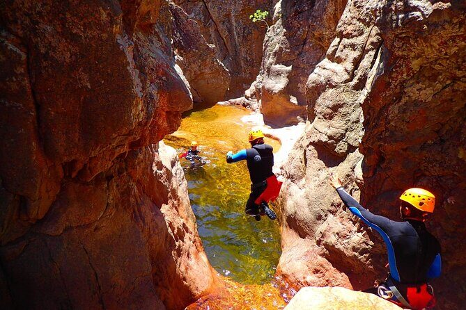 Canyoning in The Corsica island : The Baracci canyon - The Essentials of the Baracci Canyon Tour