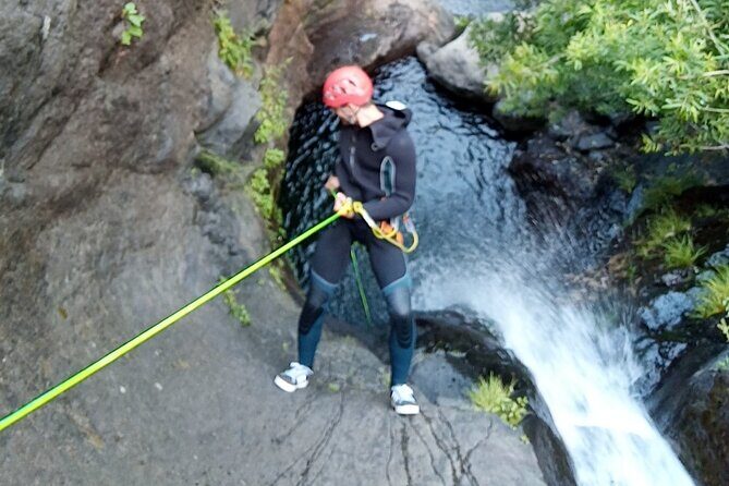 Canyoning Madeira Private/Small group tour - What is Canyoning in Madeira?