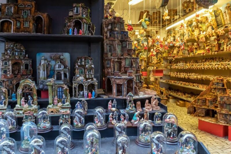 "Capturing the Magic": Explore the Naples Christmas Market - Key Points