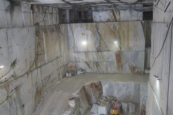 Carrara: Exclusive Marble Cave Tour Adventure in a 4x4 - The Marble Quarries: Heart of the Tour