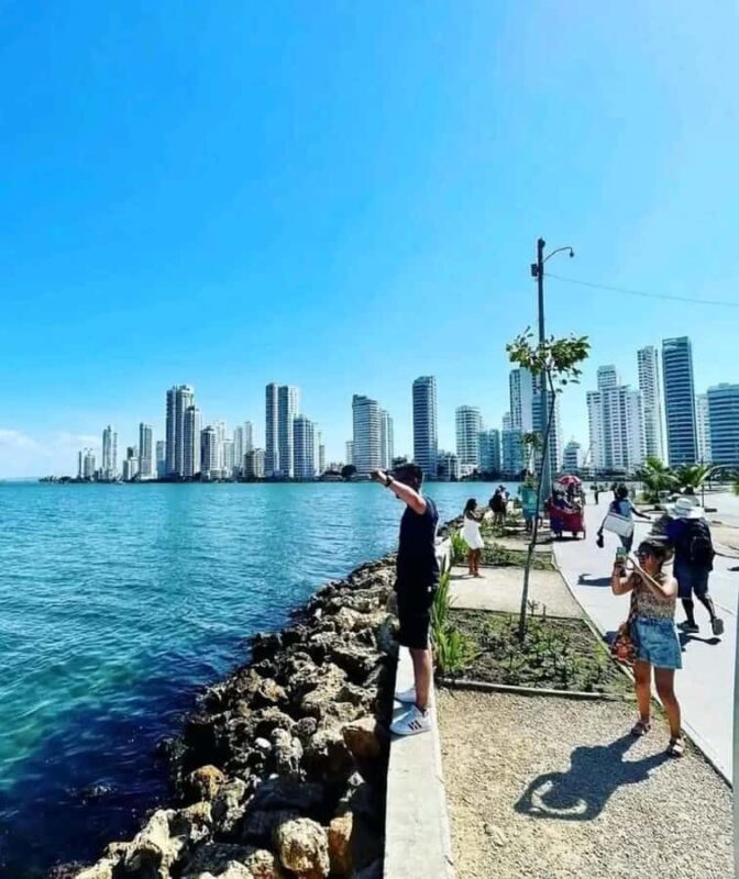 Cartagena: Panoramic City Tour, Monuments, Walls, Castle - Authenticity and Local Flavor