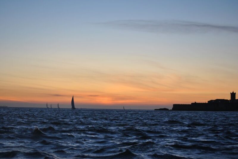 Cascais: 2-Hour Private Luxury Sunset Cruise with a Drink - Key Points