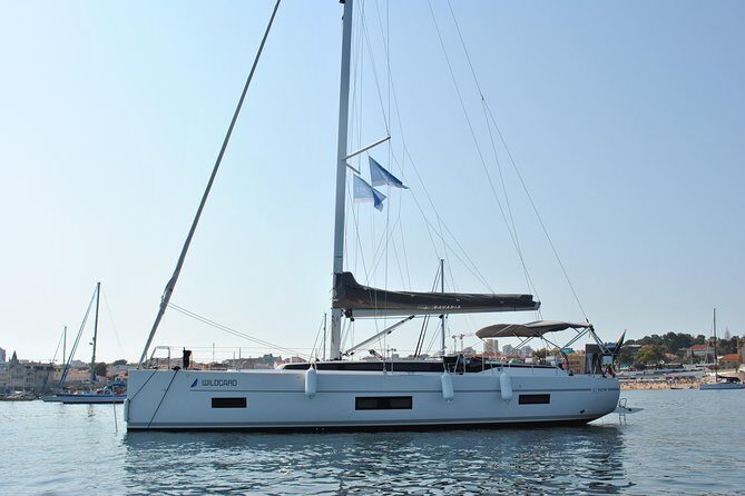 Cascais Private Luxury Sunset 2h Cruise with a drink - FAQs