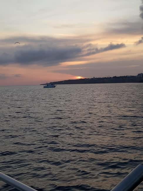 Cascais: Sunset Boat Trip with Welcome Drinks - FAQ