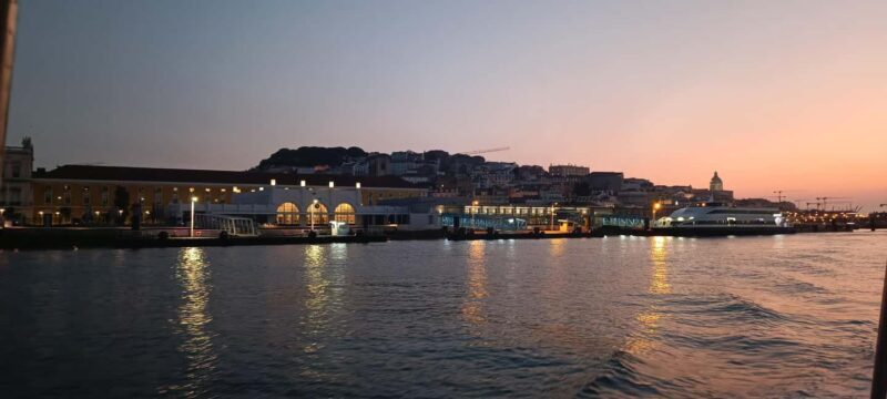 Cascais: Sunset Cruise to Lisbon with Open Bar - FAQ