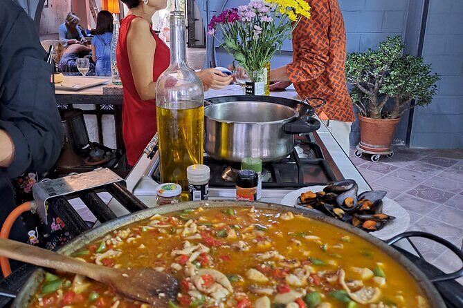 Catalan Paella Cooking Class with Small Group in Barcelona - Authenticity and Reviews Insights