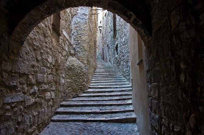 Catalonia Private Tour with Medieval Towns and Montserrat with Transport - Discover Catalonia in a Day: A Comprehensive Review of the Private Tour with Medieval Towns and Montserrat
