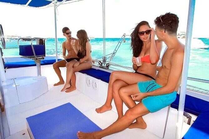 Catamaran Isla Mujeres Drinks and Lunch Party - The Experience and Its Challenges