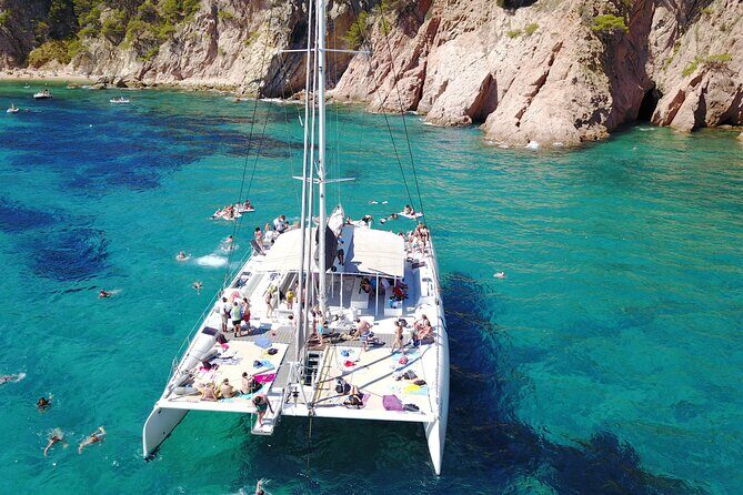 Catamaran ride -Costa Brava with barbecue and drinks. Familiar. - Key Points